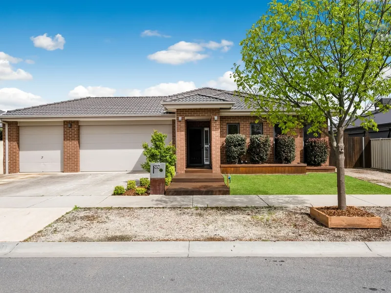 Entertainers Delight - 4 Bedrooms Large Block with Side Access