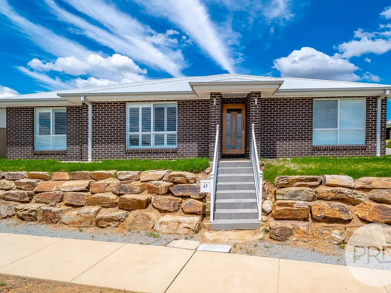 47 Deakin Street, Lloyd
