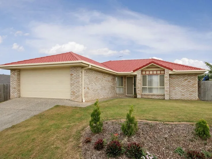 LARGE 2 LIVING/4 BEDROOM HOME