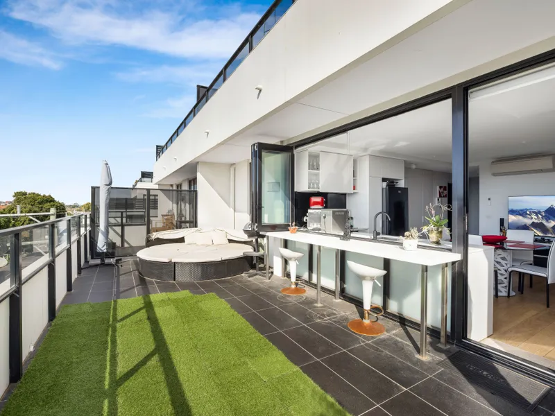 Stunning modern apartment with great facilities and views