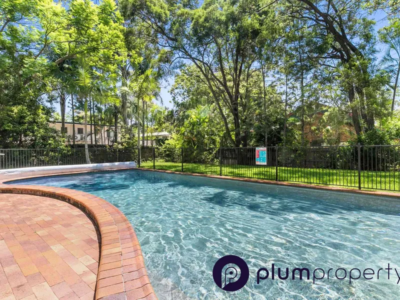 Large Indooroopilly unit with pool in complex