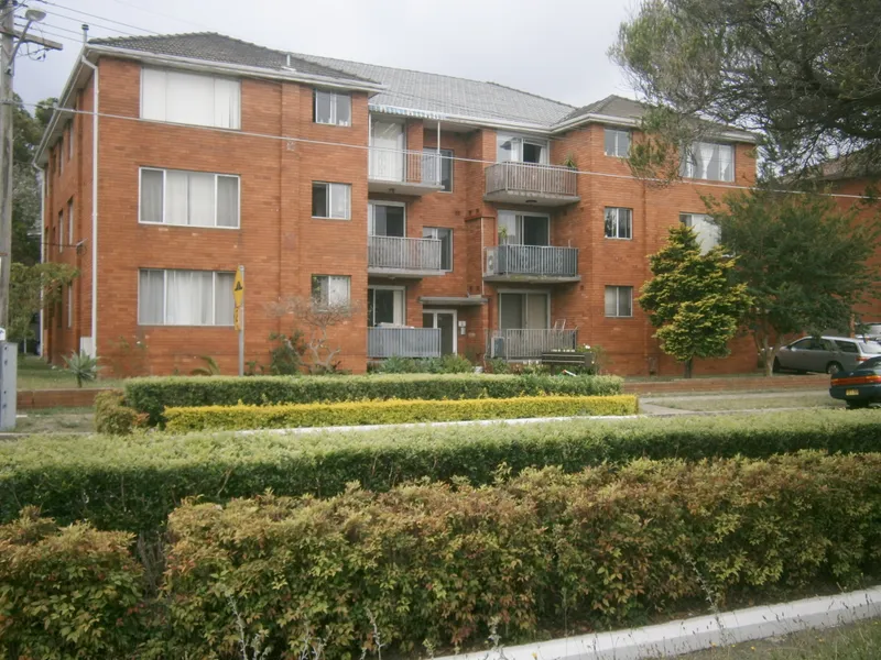 RENOVATED 2 BEDROOM UNIT IN THE BEST POSITION