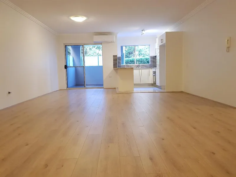 Freshly Renovated 2 Bedroom Unit with Courtyard