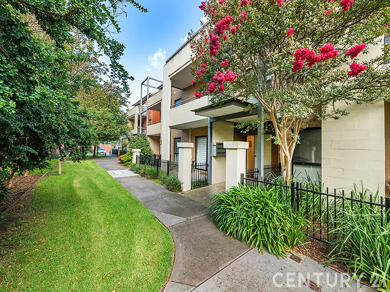 A GREAT 2 BEDROOM UNIT IN THE POPULAR MONASH GREEN