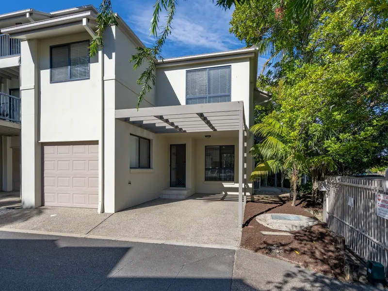 AMAZINGLY DESIGNED 4 BED TOWNHOUSE IN A CENTRAL LOCATION