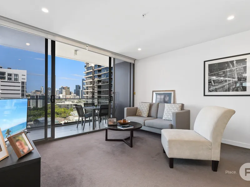 One-bedroom apartment with luxe facilities and ultra-convenient location