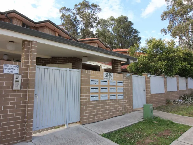 LARGE 3 BEDROOM TOWNHOUSE