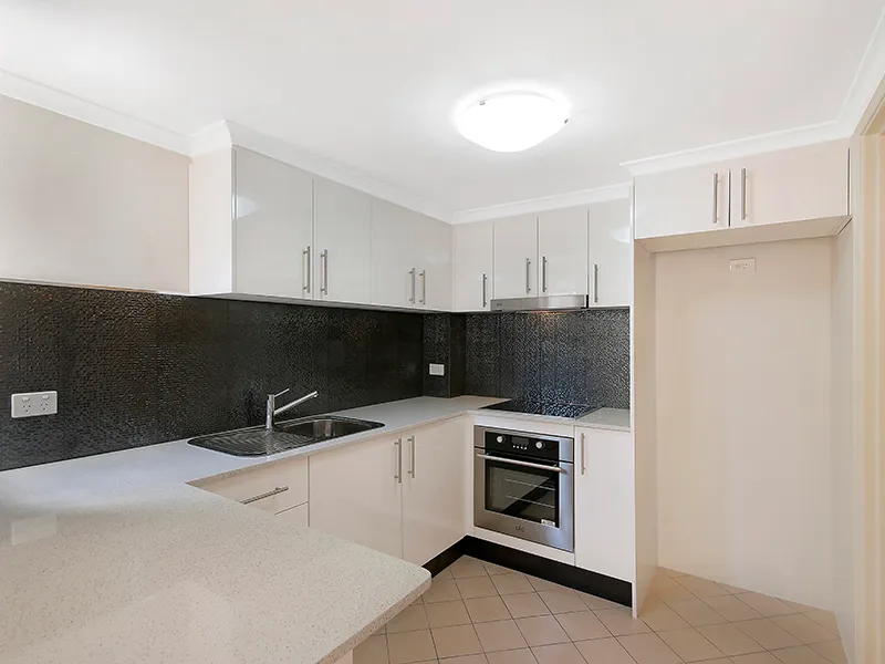 Renovated Apartment Moments to Marrickville Shopping District & Steel Park