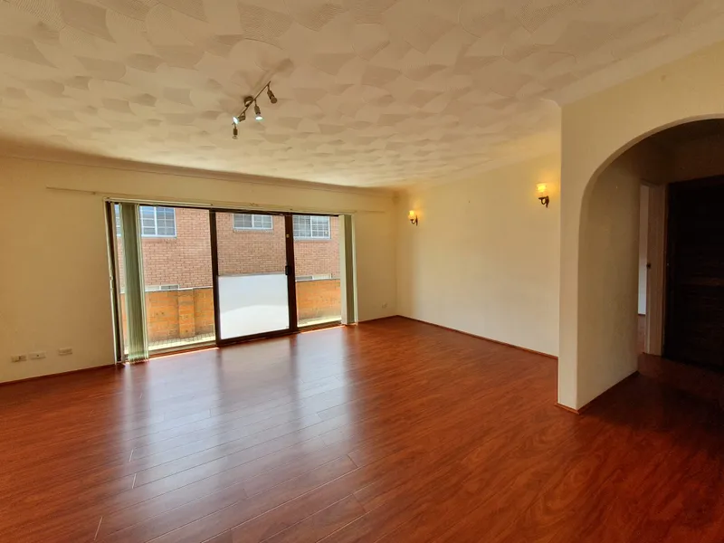 Large 2 Bedrooms