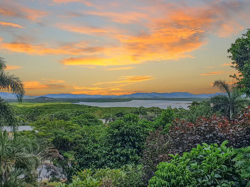 Designer 3-bedroom quality home. Prime location.