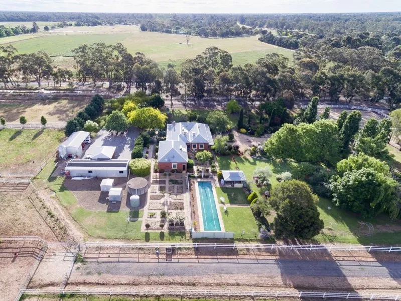 HORSE LOVERS MUST SEE! – MAGNIFICENT PROPERTY WITH SUPERB 5BR HOME SET ON 9.69HA