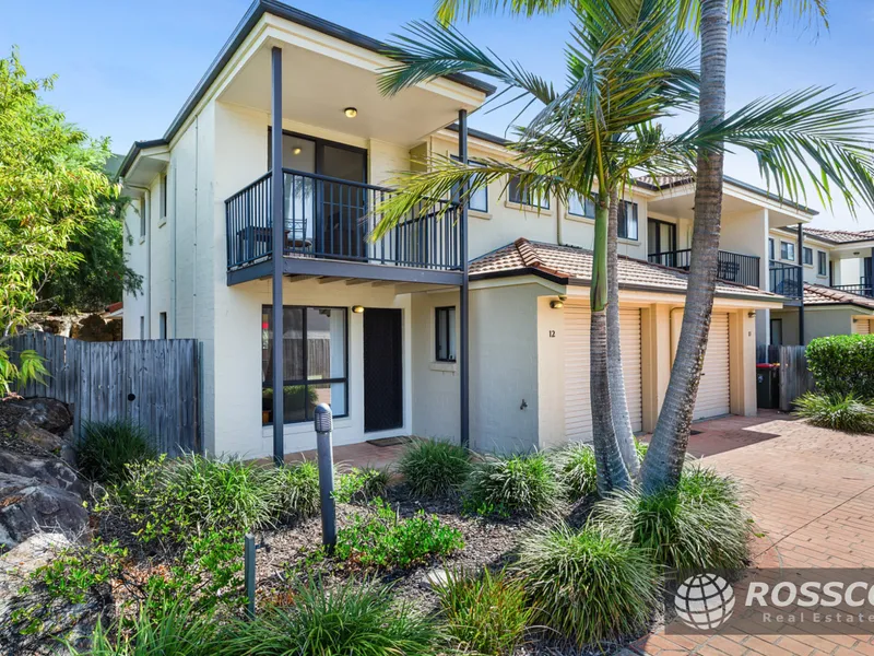 Beautiful & Spacious Townhouse in a Great Position...