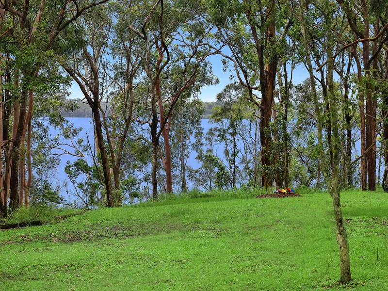 COOROIBAH LAKESIDE ESCAPE