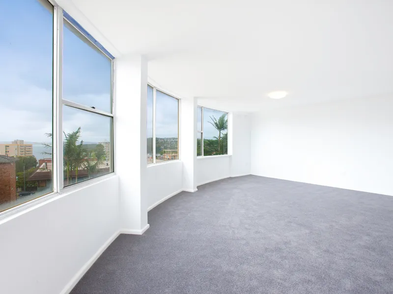 Harbour Views from this large 3 Bed Apt - SET BACK FROM MAIN ROAD