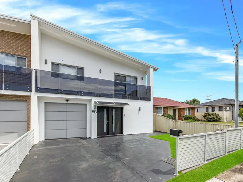 2 Homes in One! For the Astute Investor & Home Buyer! 