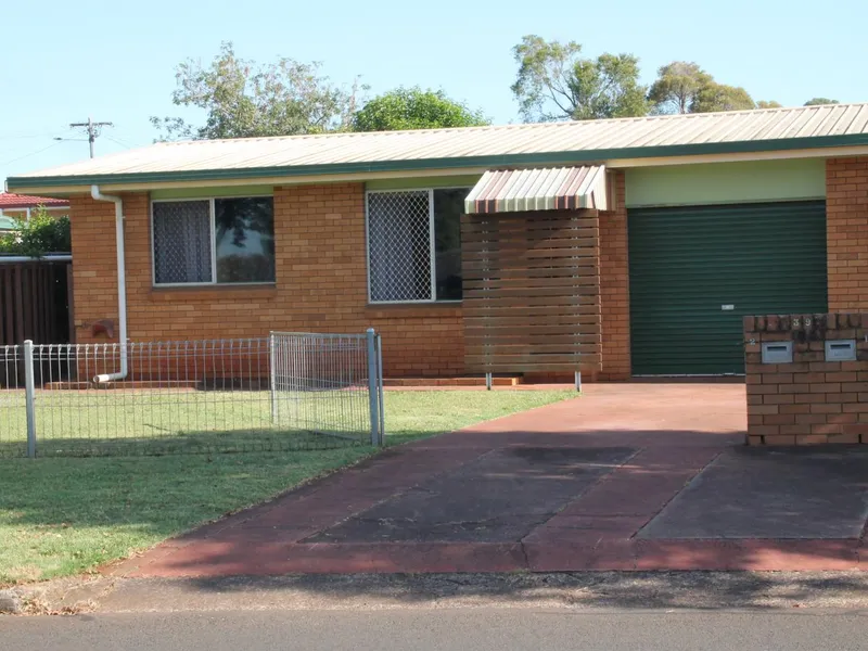 Unit close to Wilsonton Shopping Centre on Bus Route