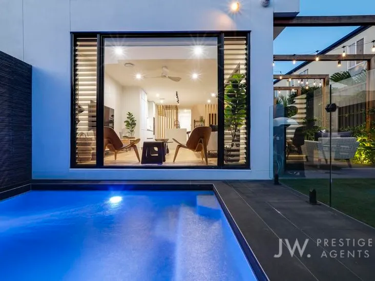 Luxurious Coastal Entertainer, Moments from Miami Beach