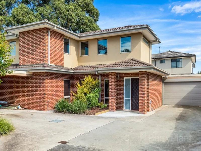 LARGE 4 BEDROOM TOWNHOUSE