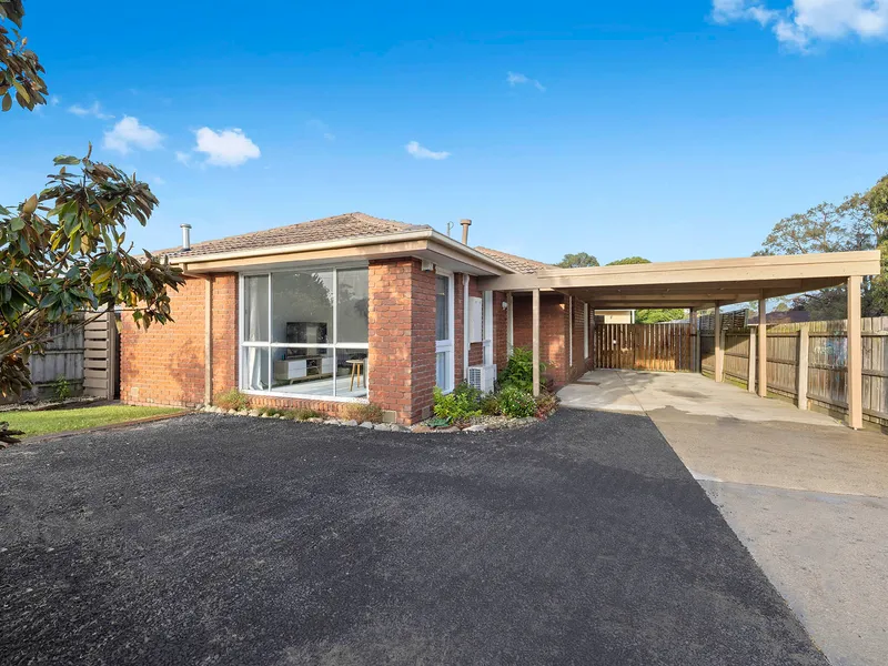 Affordable dual living! Great location!