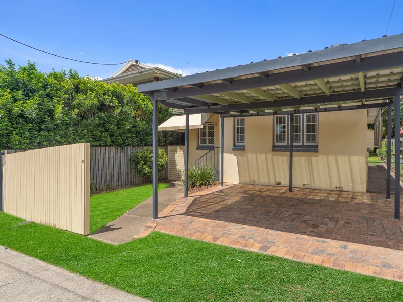 Charming cavity brick home in sought-after street