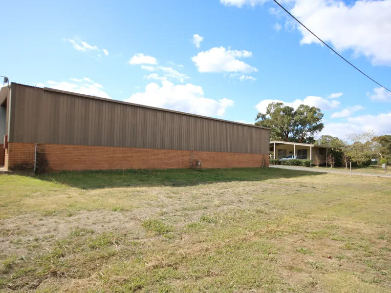 VERSATILE RESIDENCE AND INDUSTRIAL SHED