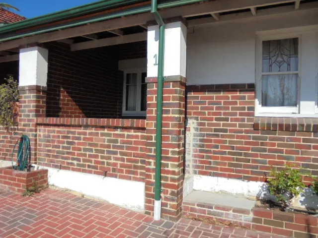 2 BEDROOM CLOSE TO EDITH COWAN UNIVERSITY ATTENTION A FABULOUS OPPORTUNITY !!
