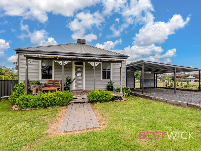 Warm & Inviting Character Cottage