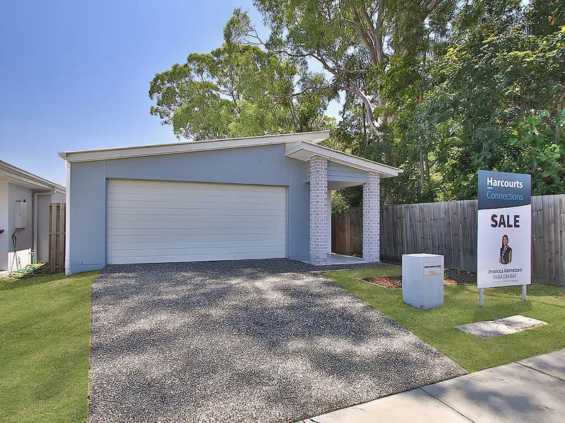 CONVENIENTLY LOCATED MODERN LOWSET HOME