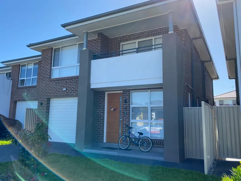 Beautiful 5 bedroom house with guest room downstairs for lease in The Ponds.