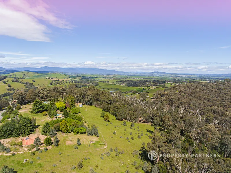 10 ACRES, BREATHTAKING VIEWS – YARRA GLEN