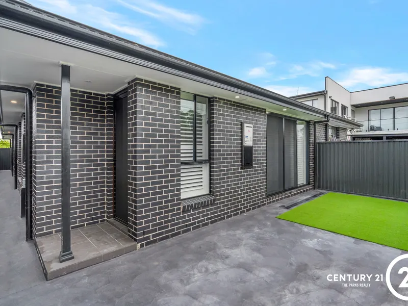 Modern Living in a Tranquil Setting!