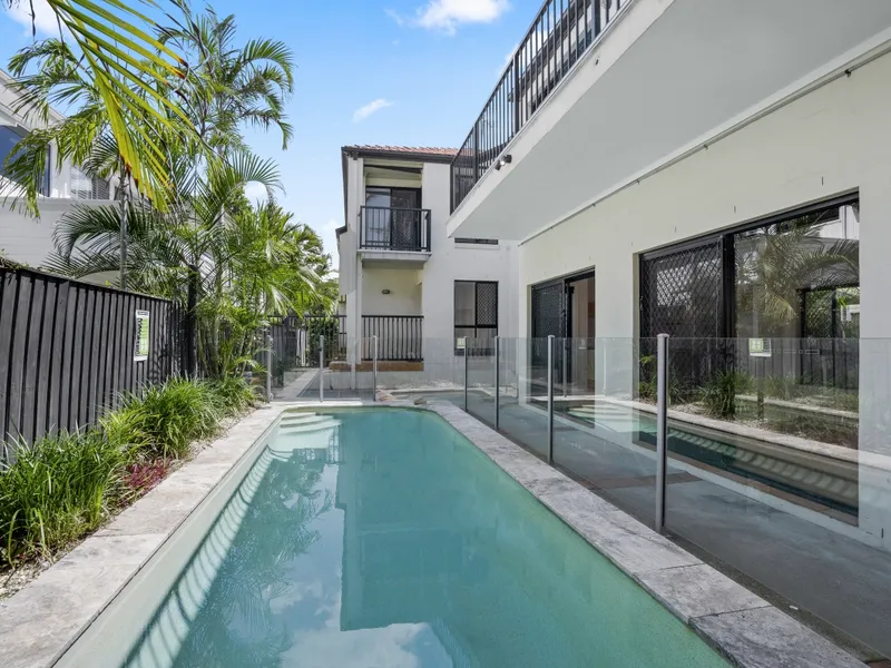 Fantastic Beach Side Villa with a Pool