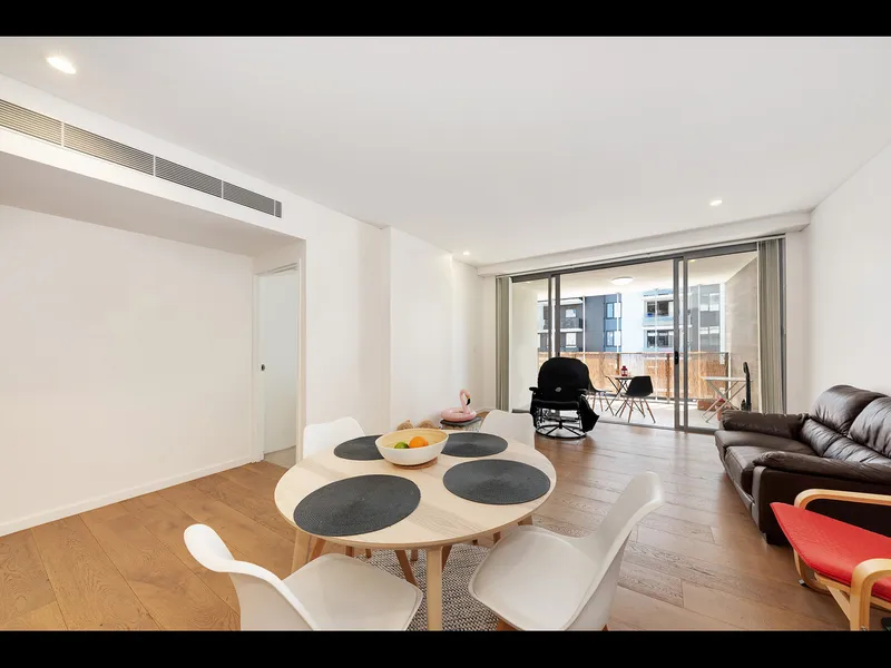 Well lit Modern one bedroom apartment