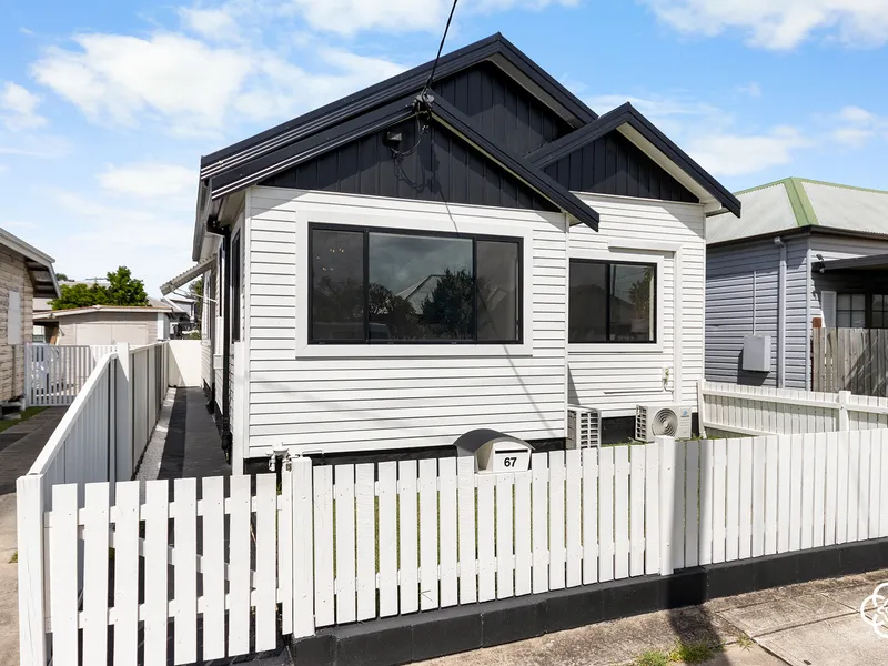 Partly furnished home located just minutes from Mayfield CBD