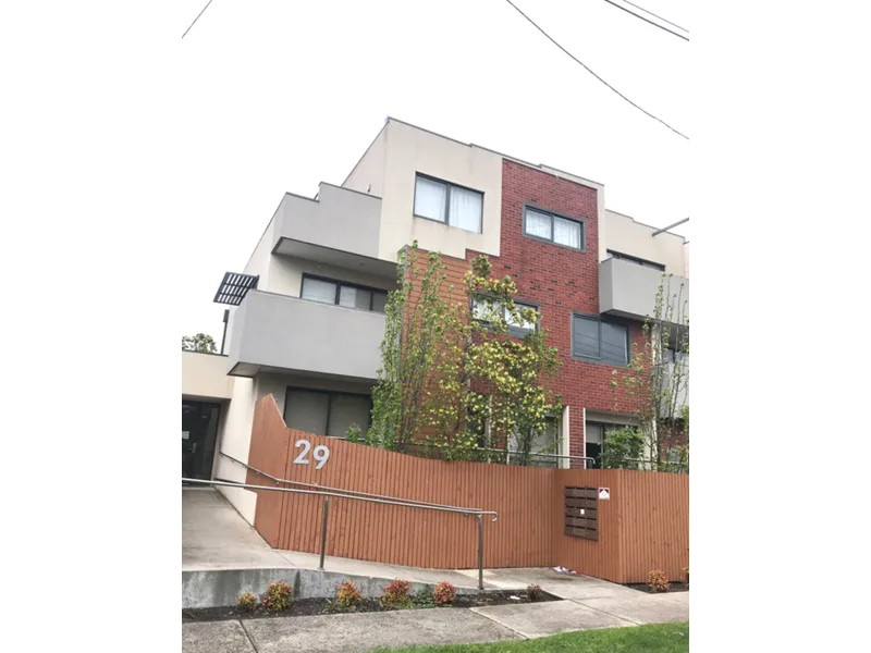 2 Bedrooms Apartment Central of Springvale