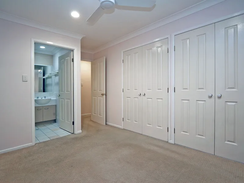 Location, Location, Location..... 2 Bedroom Townhouse, Annerley