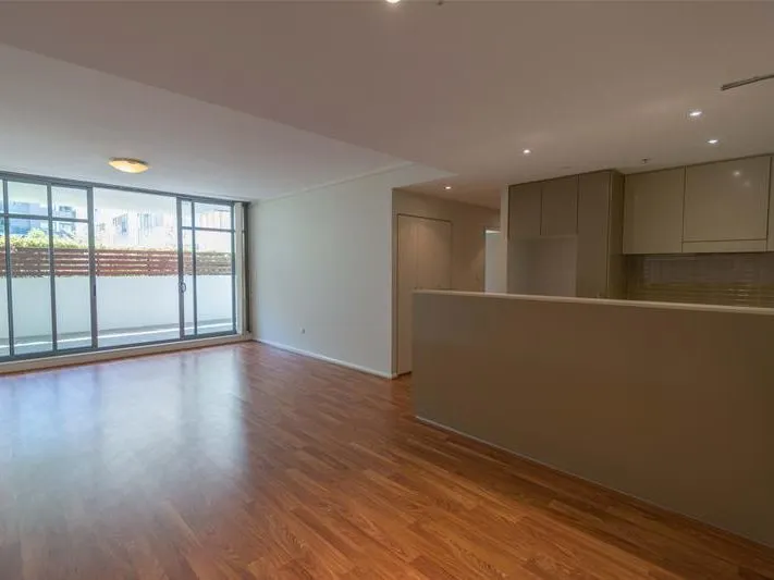 Immaculate 2 Bedroom Apartment in Pacific Square with Air-condition in Lounge