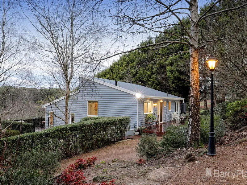 Hobby farm, fully established and ready to go on over 3 Acres!