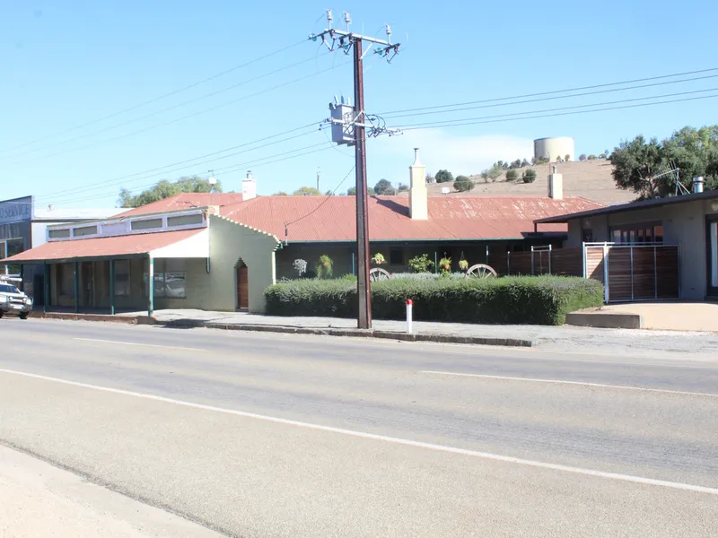 MODERN HOME WITH INCOME STREAM