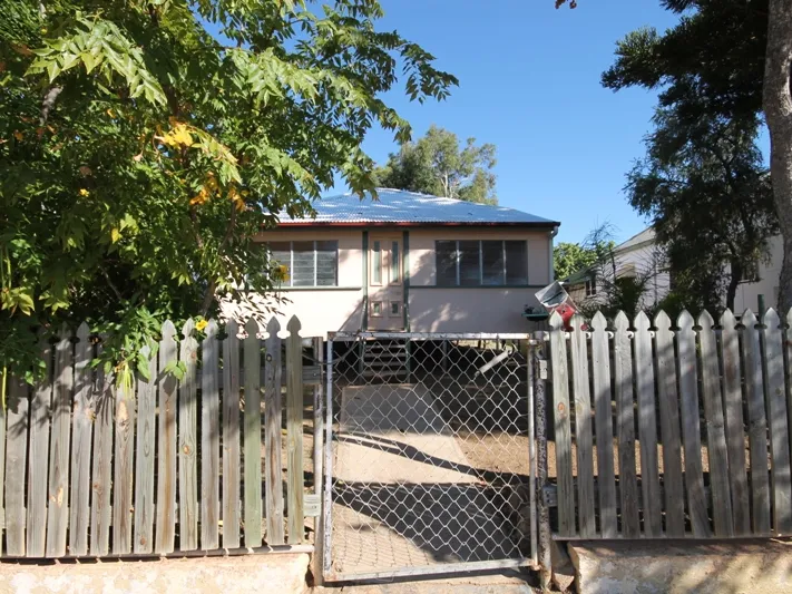 *** INVEST OR NEST IN THE CBD OF CHARTERS TOWERS ***