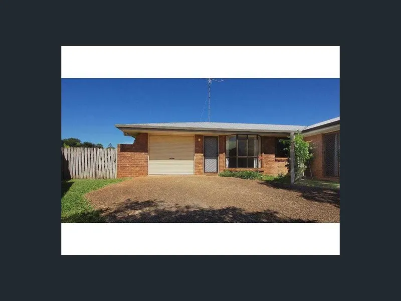 Tucked Away Unit In Centenary Heights