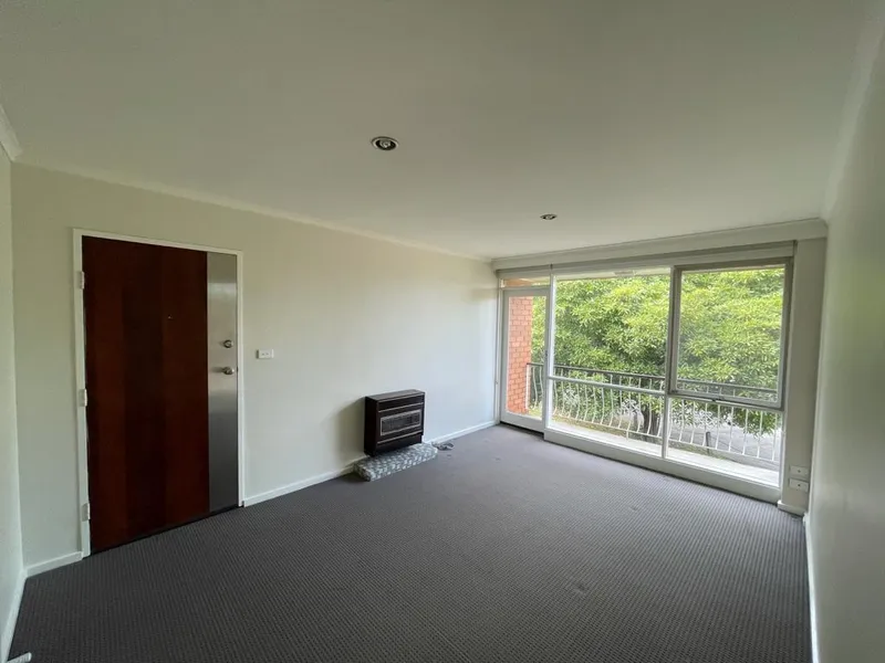2 BEDROOM UNIT - PRIME LOCATION!!