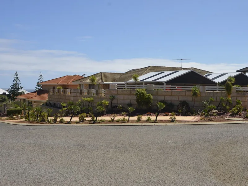 858 sqm of Rare Earth & Garden Level Ocean View All Offer's Presented