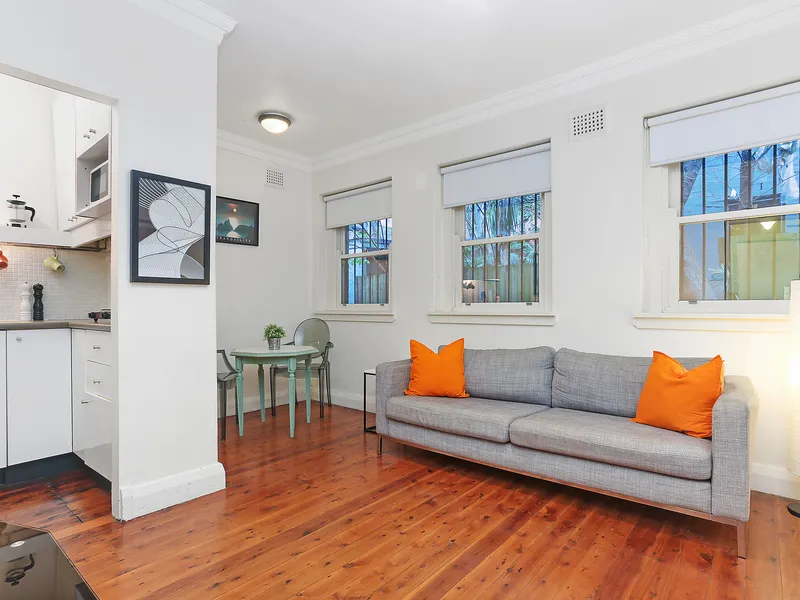 Beautifully furnished one bedroom in quiet street