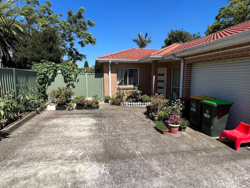 Near New Full Brick Modern 3 Bedrooms Villa INSP: WED 2/3 at 5pm-5.15pm