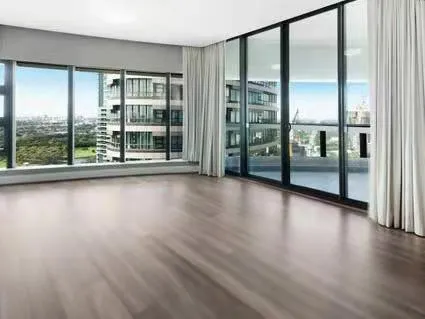 Spacious 2 bedrooms 2 bathroom apartment 2 car space with a city and blue mountain view!