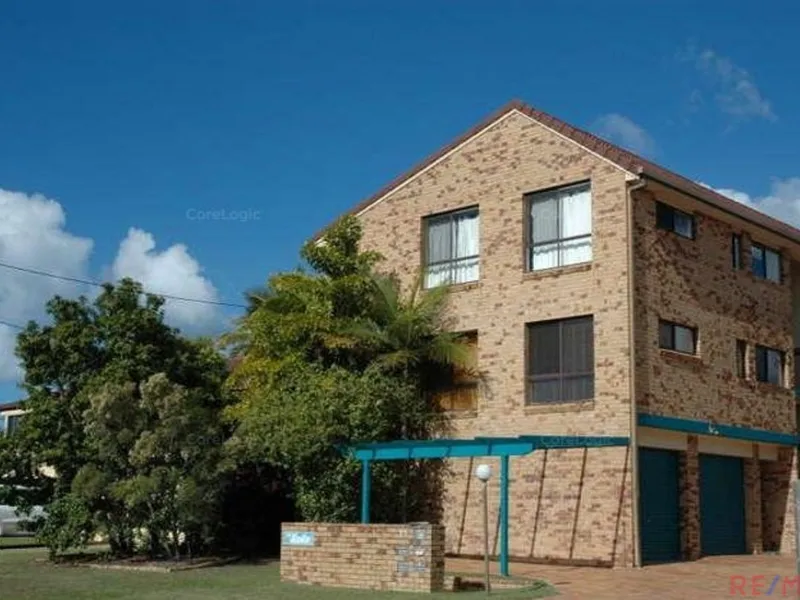 Location Matters - 2 Bedroom Unit - Walking distance to Shops, School and Sea Shore