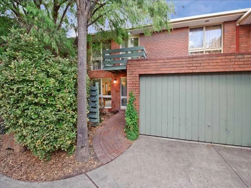 Three bedroom townhouse with big double garage