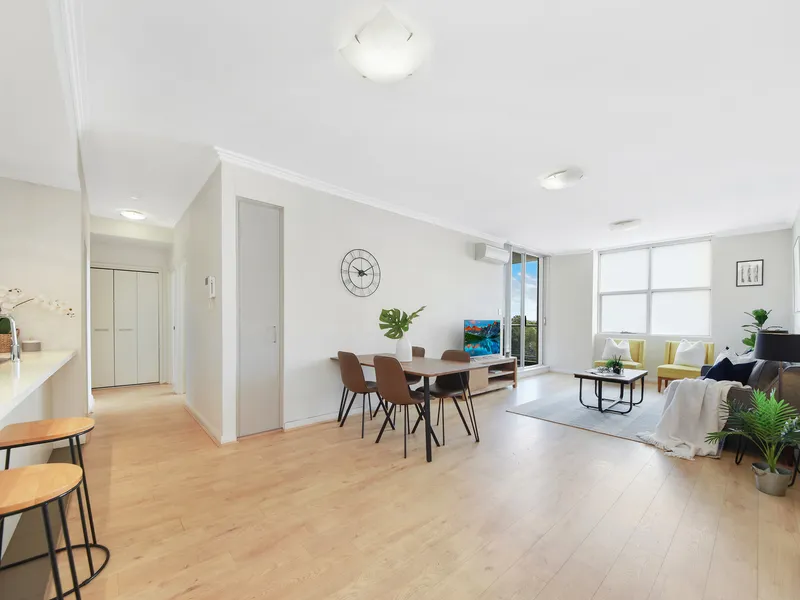 Incredible Spacious Strata Size of 124m2  with an Excellently Managed Community Centre at Centenary Park in a Tranquil and Convenient Neighborhood