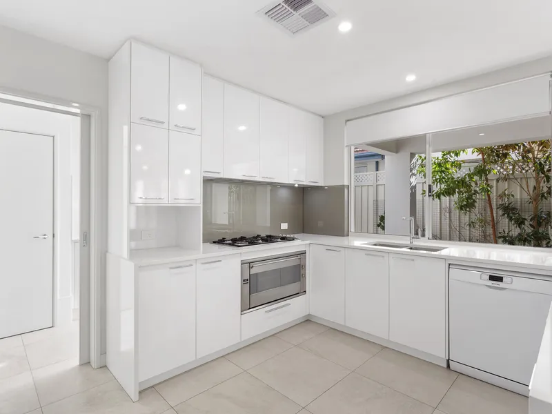 STUNNING 4X3 EXECUTIVE HOME